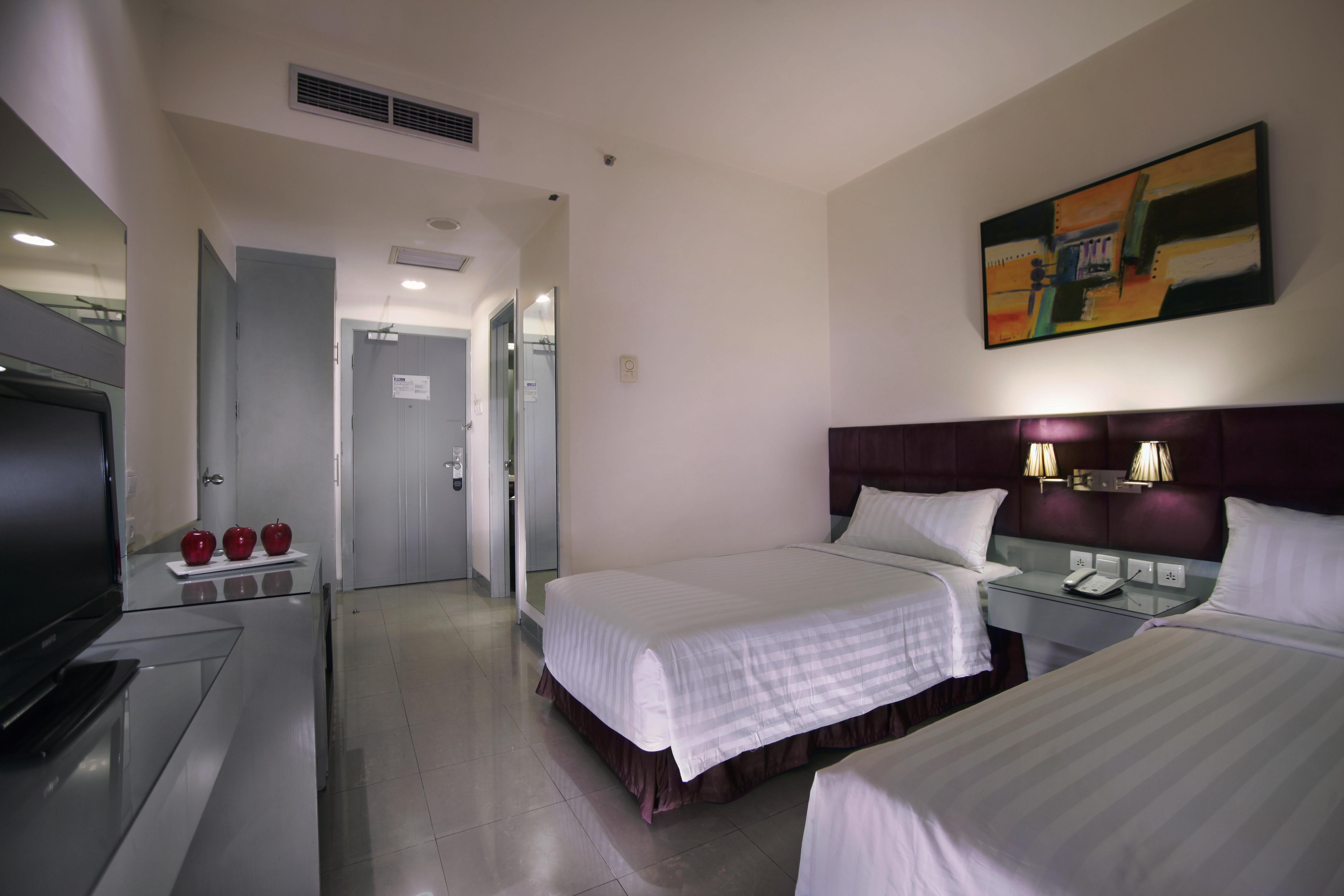 Royal Palm Hotel & Conference Center Cengkareng Jakarta Exterior photo