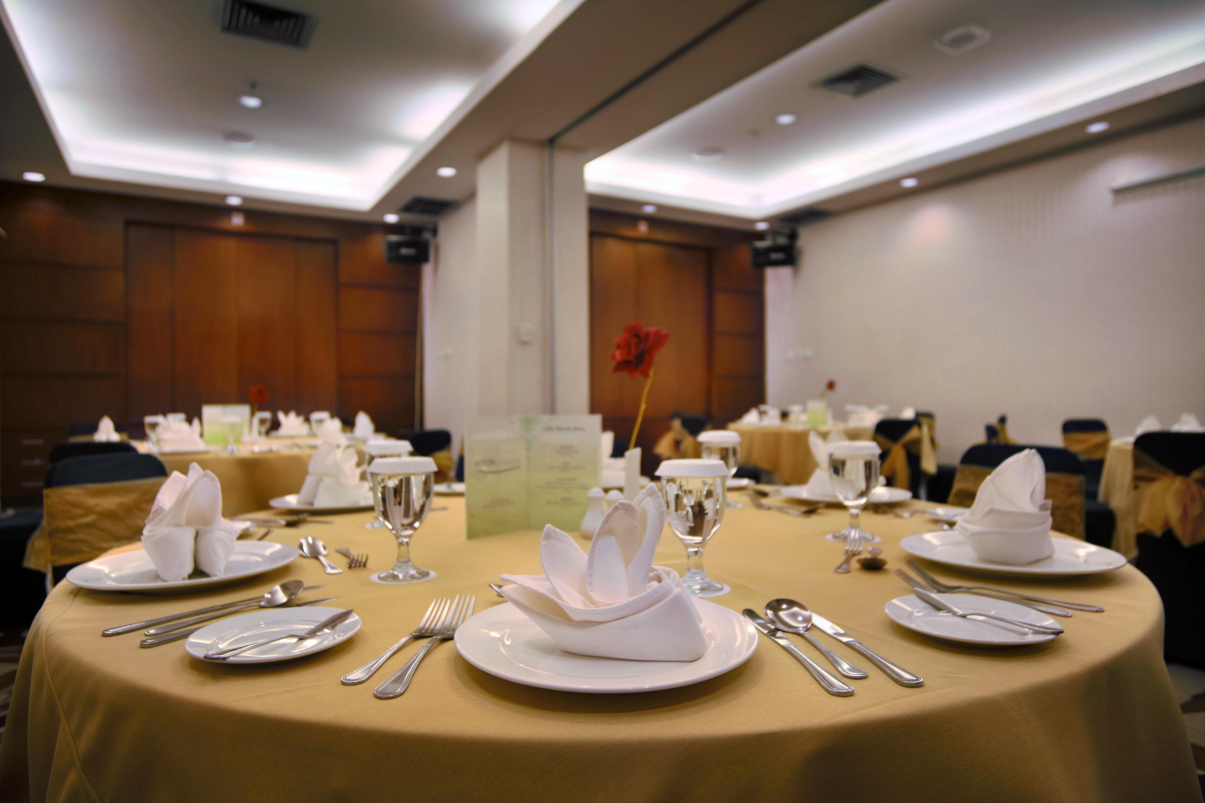 Royal Palm Hotel & Conference Center Cengkareng Jakarta Exterior photo