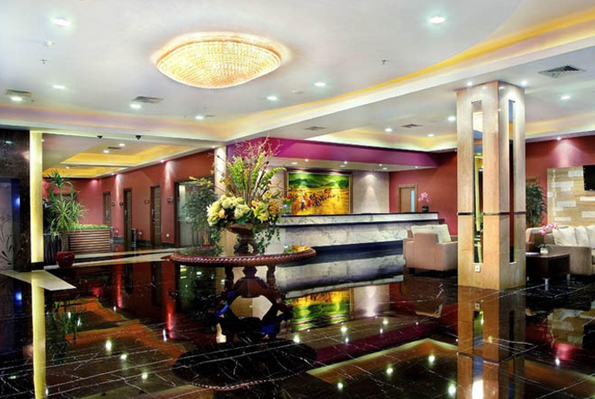 Royal Palm Hotel & Conference Center Cengkareng Jakarta Exterior photo